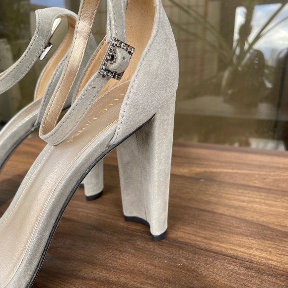 Pelle Moda Ankle Strap Heel- Sz 8.5 - Picture 9 of 9